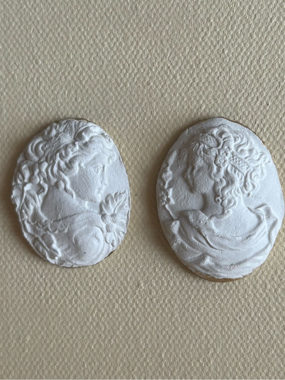 Vintage Style Cameo Canvas Wall Art 3D Relief Decor - Picture 2 of 6